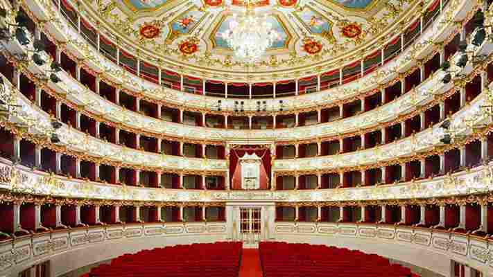 10 Stunning Opera Houses Around the World