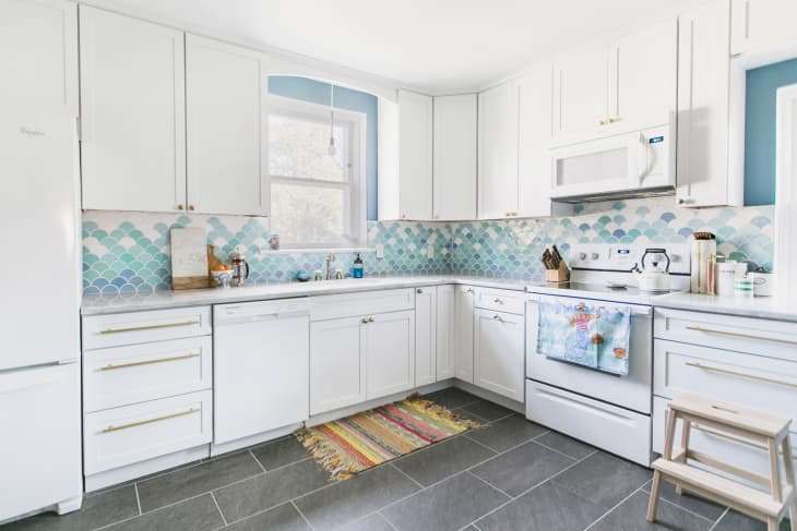 25 White Kitchens That Are Anything But Bland &amp; Basic